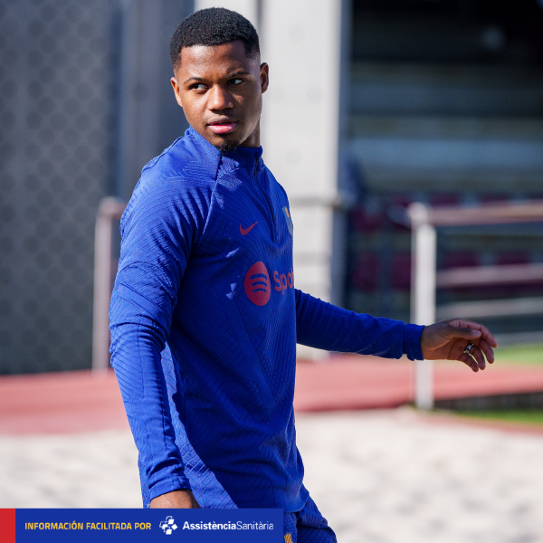 elchiringuitotv's tweet photo. 🏥 𝐂𝐨𝐦𝐮𝐧𝐢𝐜𝐚𝐝𝐨 𝐦𝐞́𝐝𝐢𝐜𝐨 del @FCBarcelona_es: #LaLigaSantander 

➡️ Ansu Fati ha sufrido una contusión en la rodilla izquierda durante el entrenamiento de esta tarde.

❌ El jugador es baja y su evolución marcará su disponibilidad... https://t.co/OQiNRGAROl