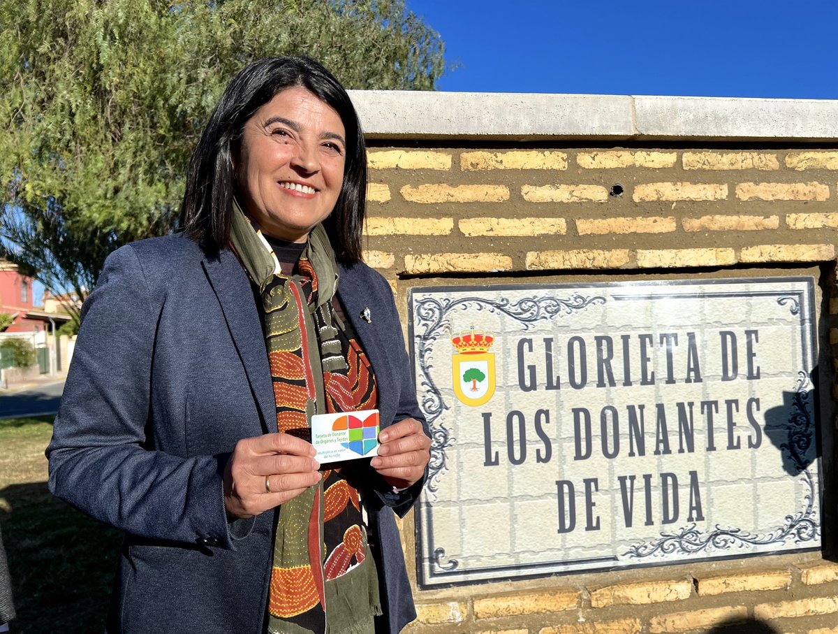 GRACIAS Agripina Cabello Benítez, Alcaldesa de #Almensilla - #Sevilla, por mostrar su Tarjeta de #DonanteDeÓrganos y sembrar valores para llevar #Esperanza a enfermos que precisan un #Trasplante para seguir viviendo. <a href="/CabelloAgri/">Agripina Cabello</a> <a href="/RICOMSevilla/">Colegio de Médicos de Sevilla</a> <a href="/ONT_esp/">Organización Nacional de Trasplantes</a> <a href="/A_Trasplantes/">Coordinación Autonómica Trasplantes Andalucia</a> <a href="/saludand/">Consejería de Sanidad, Presidencia y Emergencias</a>