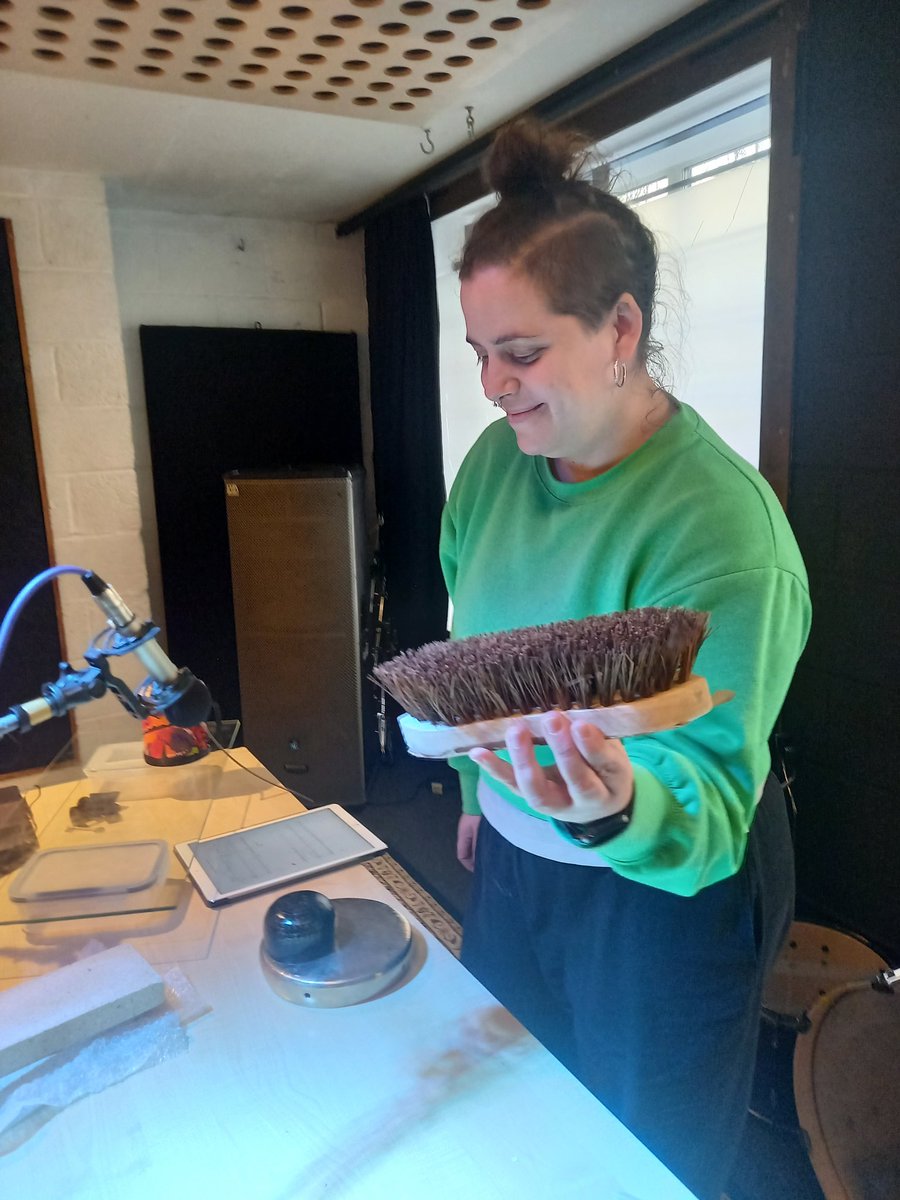 Distractfold's tweet image. Loving our rehearsals for this Sunday 😍 ❤ Deep concentration and some FUN too. So many new, delicious sounds to get our teeth into. 

We've got a whole load of world/UK premieres and they are sounding GOOD - don't miss it!!

Sunday @Cafeoto 8PM

distractfold.org.uk/2023-24/cafe-o…