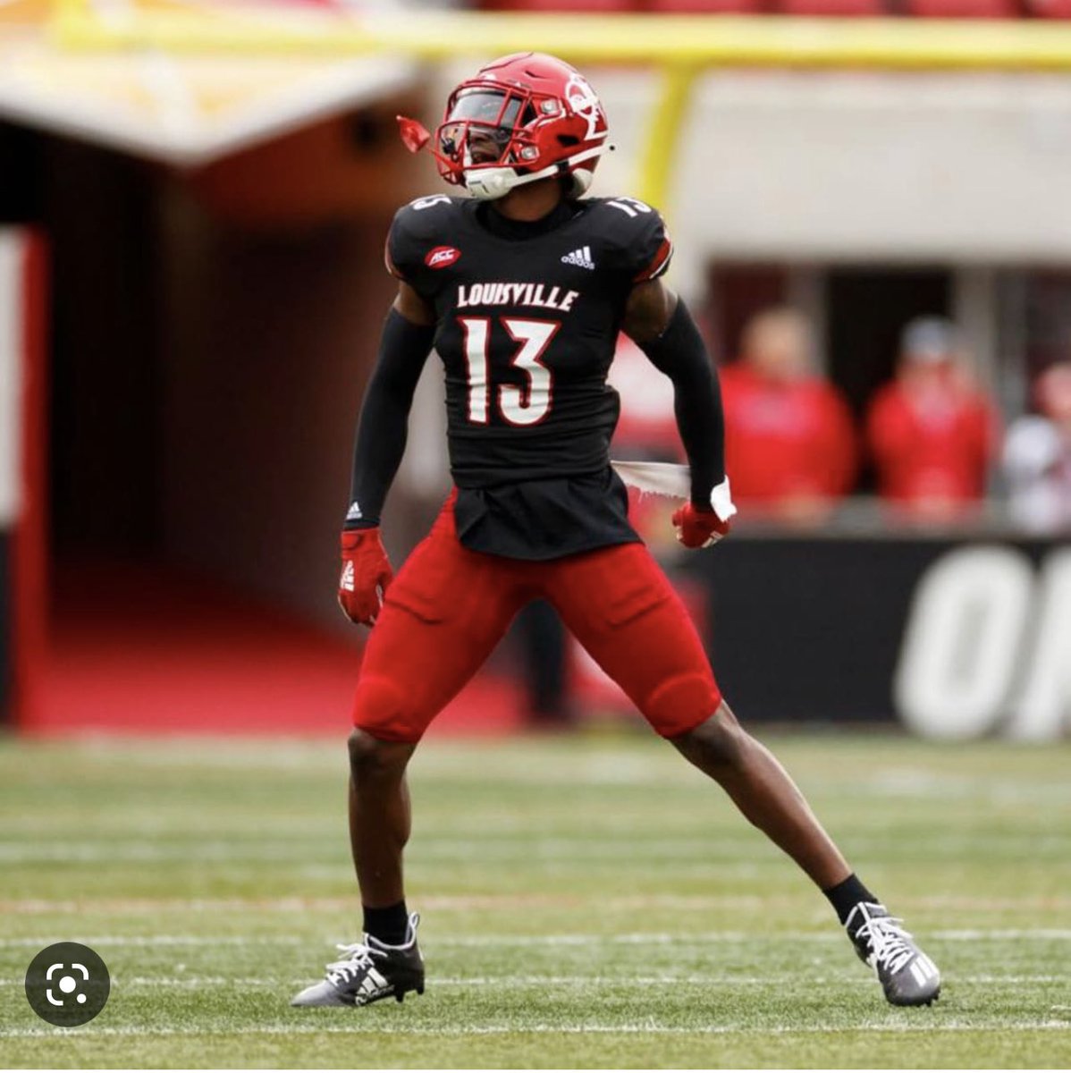 jathan_hatch's tweet photo. #AGTG After another great talk with @CoachSteveEllis I am Blessed to receive another offer from The University of Louisville🔴⚫️ https://t.co/gUg6M5UBs5
