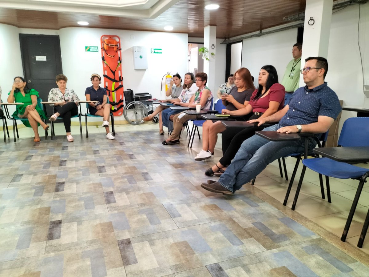 AnaMariaArev's tweet photo. Hoy estuve en reunión informativa en el #CzGirardot @sintrabienesta3 hablamos de la defensa del @ICBFColombia, pliego de solicitudes, Concurso de méritos y el problema de los turnos de disponibilidad #AmpliaciondePlantaYA @AAstrideliana . https://t.co/sBt92uKhKX