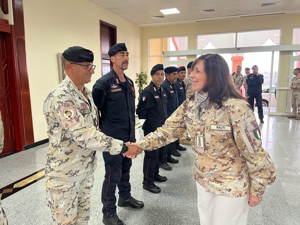 isabellarauti's tweet photo. I nostri militari sono sul campo e lavorano a 360 gradi anche attraverso la cooperazione civile e militare per favorire la stabilità e la sicurezza della regione del Corno d’Africa
#Gibuti #bimis #ForzeArmate
@MinisteroDifesa @Esercito @ItalianNavy @ItalianAirForce @_Carabinieri_ https://t.co/M5EOGHW6i8