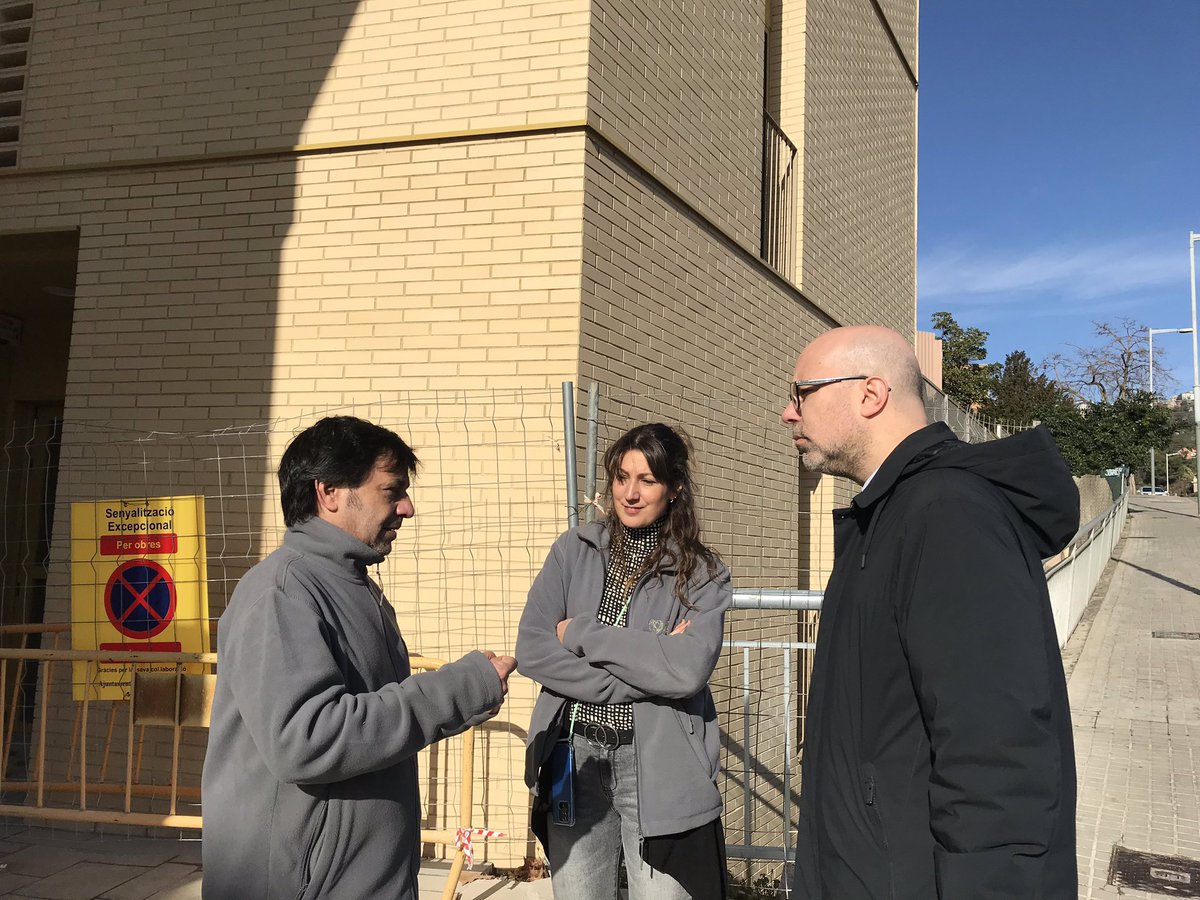 MontseMartinV's tweet photo. Avui visita amb el diputat @GenisBoadella al @CentreAssis a Sarrià amb el director @JesusRuizFa i larab@assis.cat degut a la concessió de fons fruit d’una de les esmenes del #PDECAT als pressupostos de l'Estat pel 2023 per col.laborar en el nou projecte per dones sense llar. https://t.co/F7lMc7pZ1W