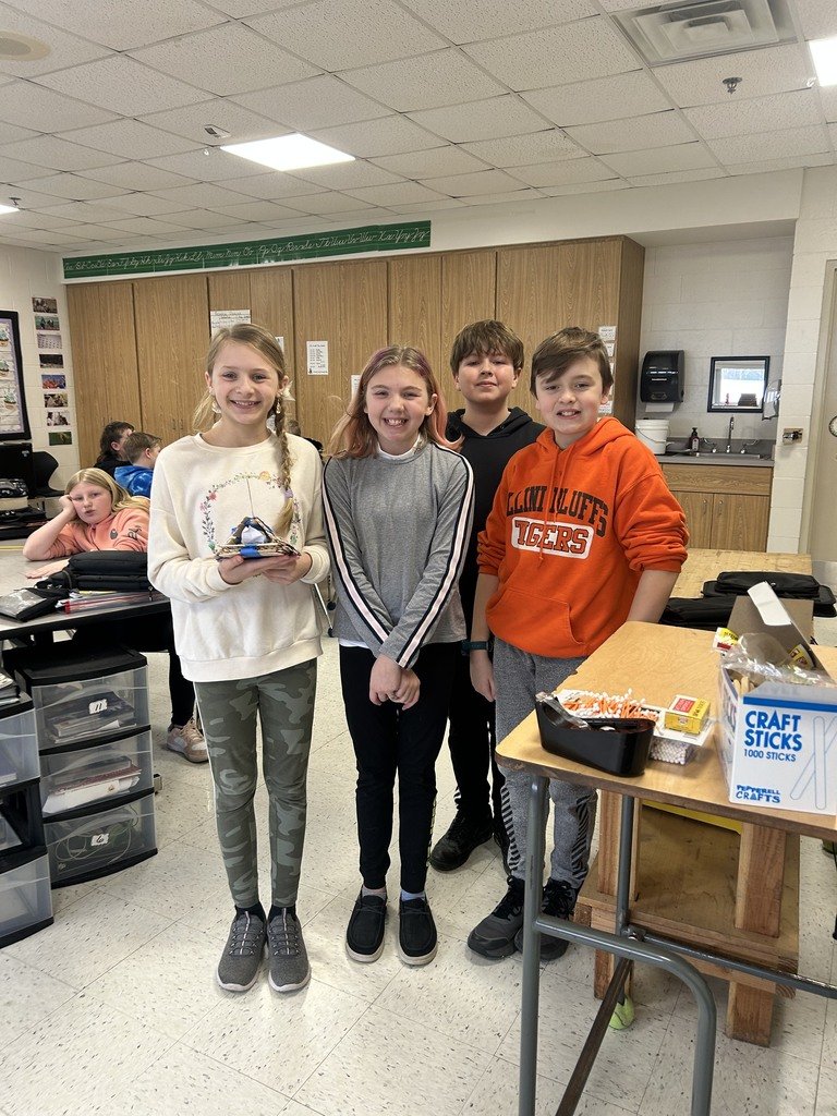 ib327schools's tweet photo. Mrs. Sorrell's 5th-grade class learned about problems and solutions in reading!  Students did a great job working together to conquer this task! https://t.co/JkH0hcznUc