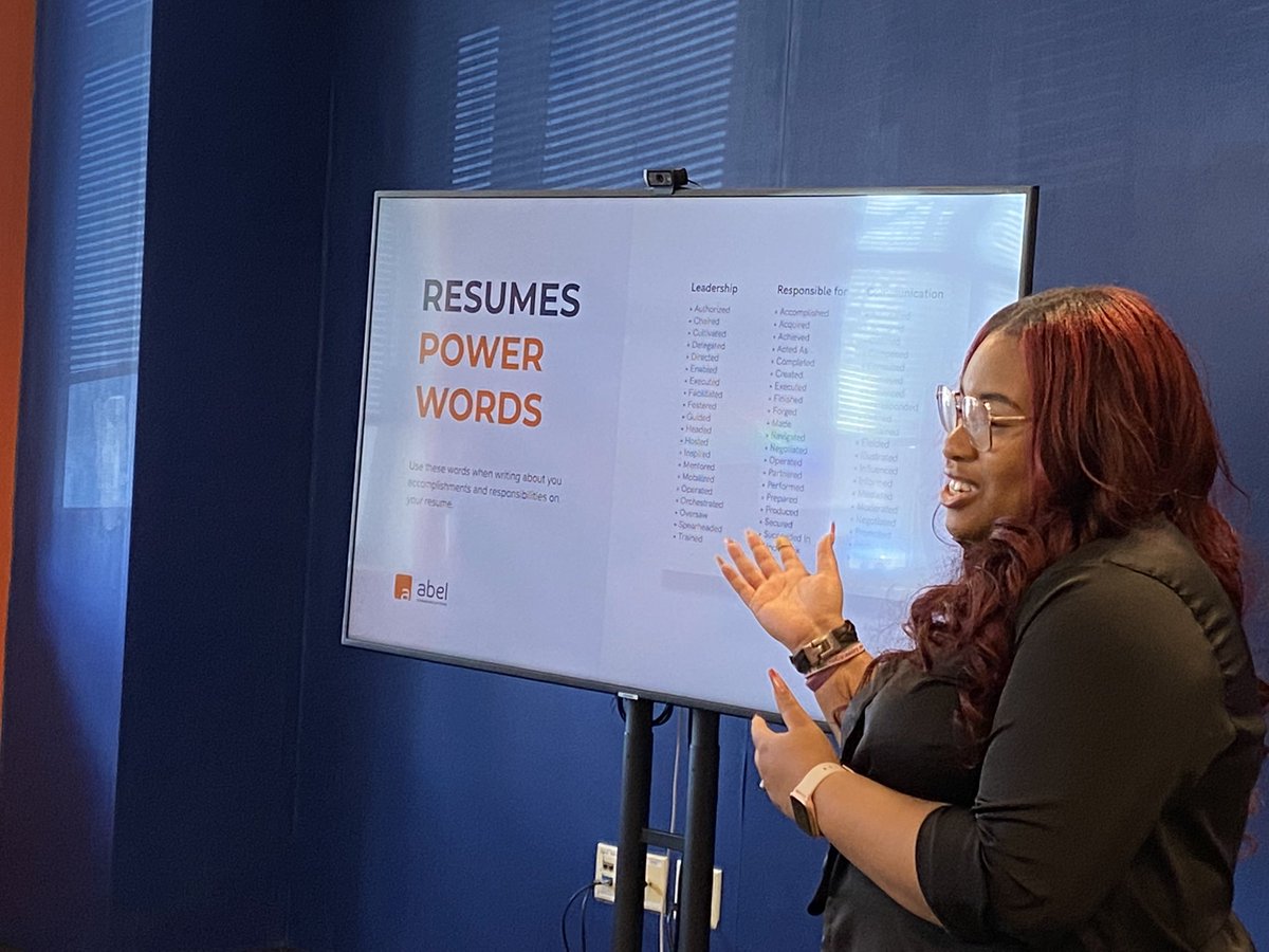 jana_duckett's tweet image. “Love Your Major Week” continues… Great time yesterday in the @MSUStrategyShop as students worked on their networking and professional presentation skills w/ @abelcom, @imrehealth, and #SCOMUp alumni. Thank you to everyone for investing your time in our students!!!