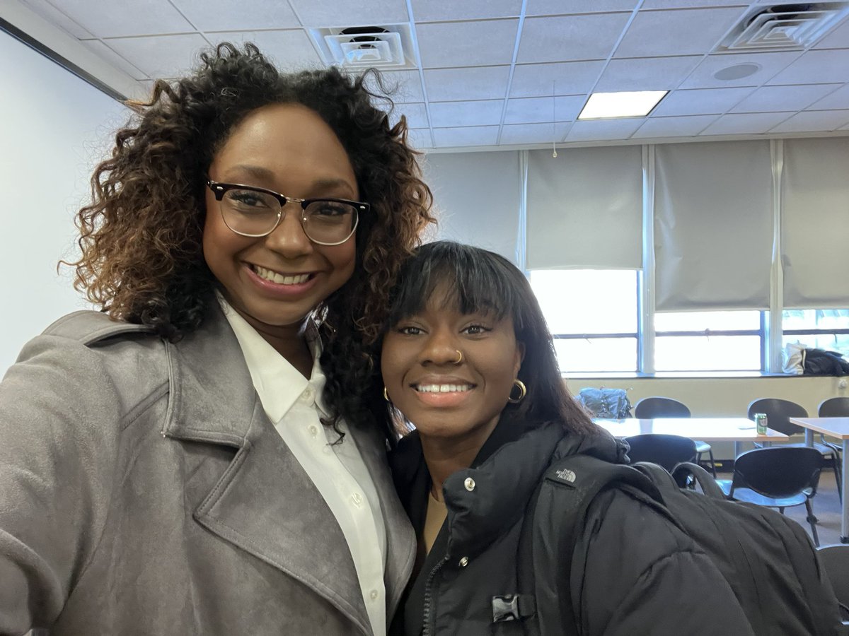 CrystalHaynesTV's tweet image. Can we talk about Nia?
So professional and talented as a freshman @EmersonCollege.
@NAHJNewEngland @BostonNABJ #unitysummit