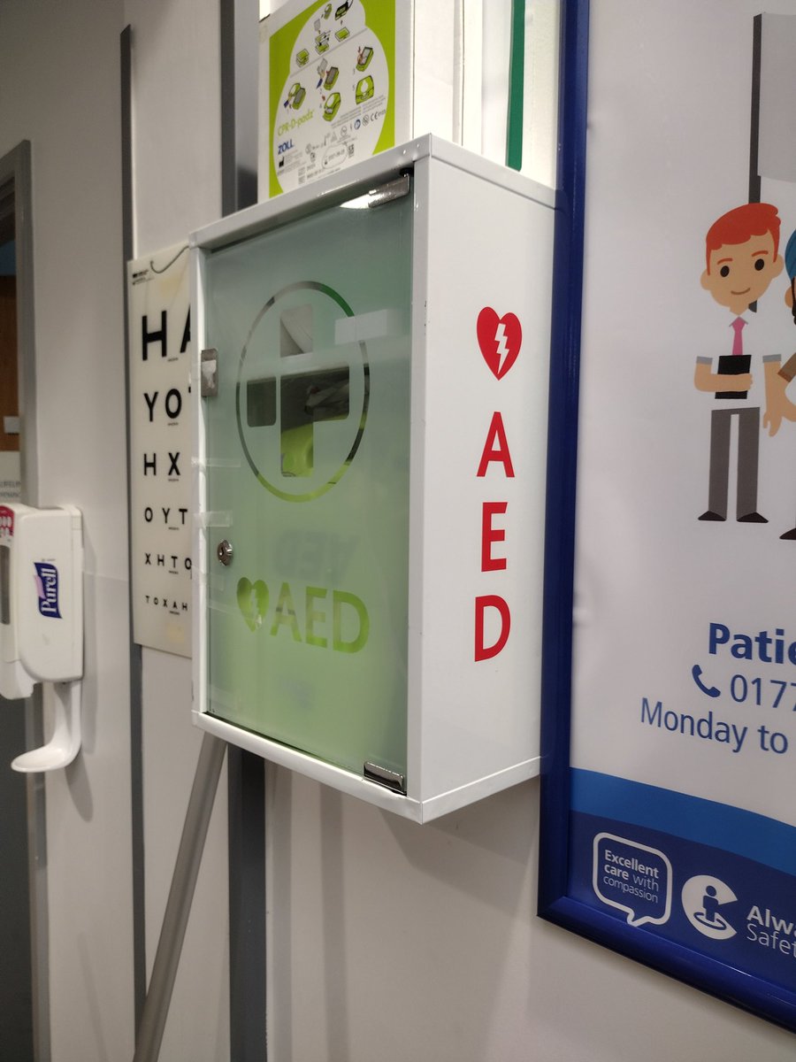 Been a hospital kind of week. All's fine, but this defibrillator on the wall bothered me a bit... Is it just me?... What's the first word that jumps to your mind? 😳🫀❤️