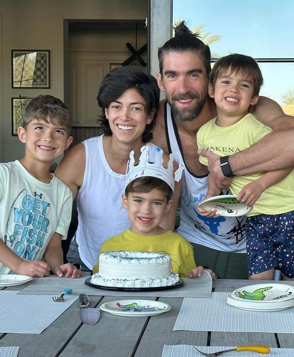 gabluiz's tweet photo. sem palavras depois que descobri que o michael phelps é casado com a magalu https://t.co/EZWxEm7hqf