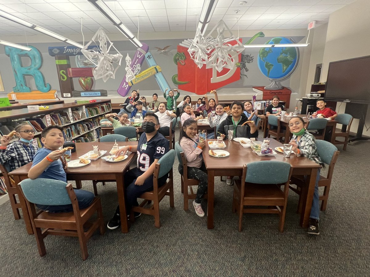 LitCoachTen's tweet photo. Out top 24 3rd graders on Beanstack attended a pizza party today! They also received a free gift bag with a brand new book, of course! #readtothefinalfour #rtff #pisdlachat https://t.co/Dn4jkUCCXj