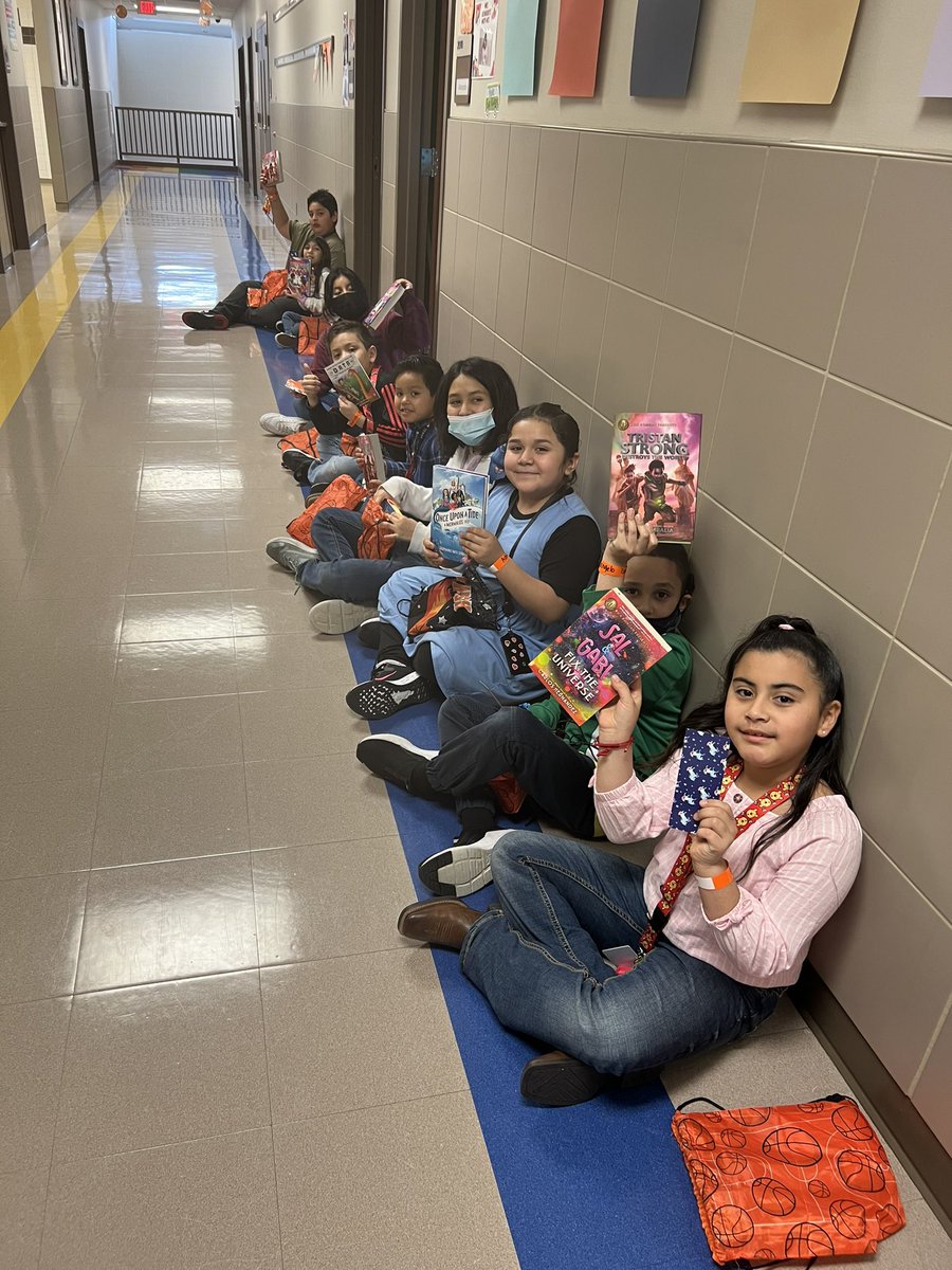 LitCoachTen's tweet photo. Out top 24 3rd graders on Beanstack attended a pizza party today! They also received a free gift bag with a brand new book, of course! #readtothefinalfour #rtff #pisdlachat https://t.co/Dn4jkUCCXj