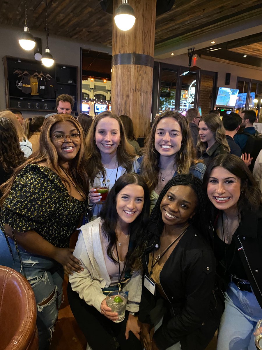 IthacaPt's tweet image. Close to 100 ICPT students, alumni, and faculty kicked off our 75th anniversary celebration last night at CSM in San Diego, CA!