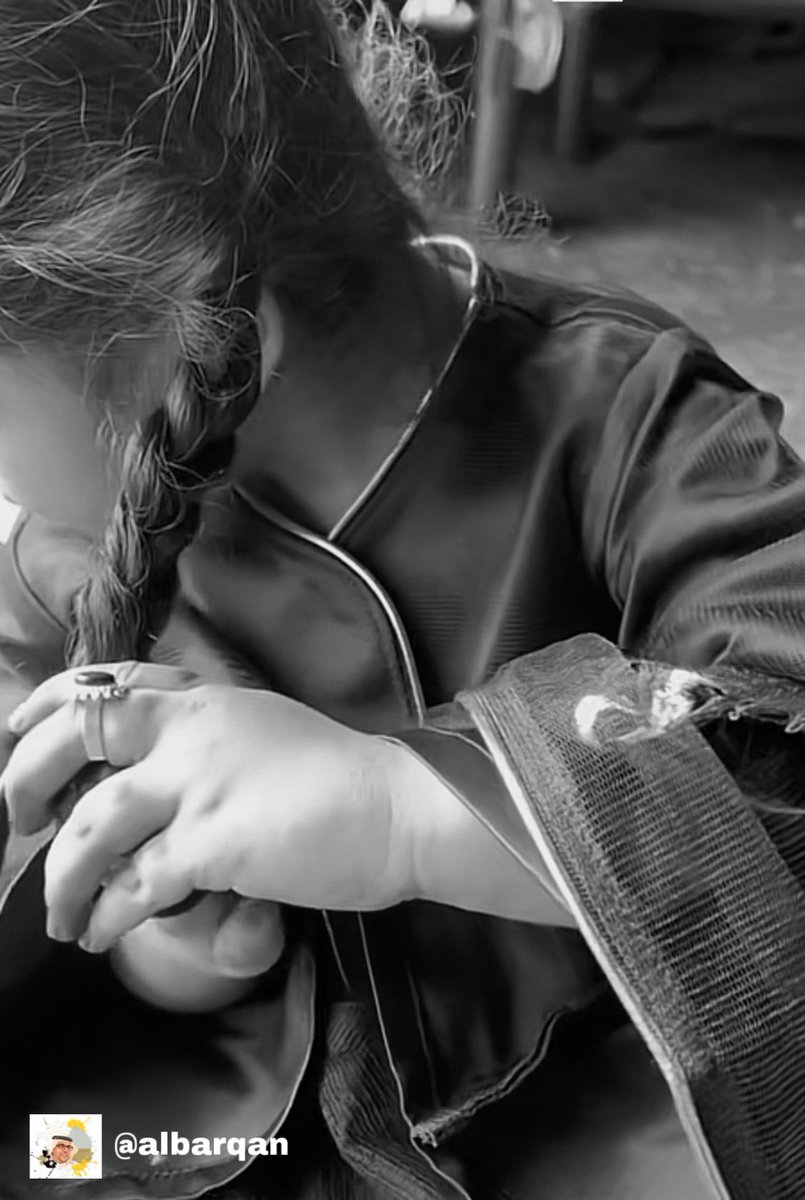 من الكلمات التي تكاد تندثر في #نجد لفظة (قرون) مرادفة للجدايل و الضفاير 

(أبو قرون) تغذى بالشمطري
مثل السفايف على كُوُر النجيبه
(سليمان ابن شريم)

يابو ثمان وضحات مغاتير غرو يغذى بالشمطري (قرونه) (مسعود ال هذال)