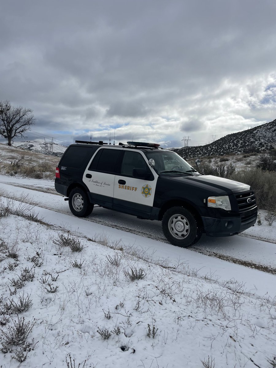 SCV Sheriff (@scvsheriff) on Twitter photo Our Gorman units advise of snowy conditions due to the ongoing cold storm. Because of icy roads, <a href="/CaltransDist7/">Caltrans District 7</a> has CLOSED I-5 through the Tejon Pass from Grapevine Rd to Parker Rd. Closure duration unknown. US 101 is the alternate route. See closures at Quickmap.dot.ca.gov. Our Gorman units advise of snowy conditions due to the ongoing cold storm. Because of icy roads, <a href="/CaltransDist7/">Caltrans District 7</a> has CLOSED I-5 through the Tejon Pass from Grapevine Rd to Parker Rd. Closure duration unknown. US 101 is the alternate route. See closures at Quickmap.dot.ca.gov.