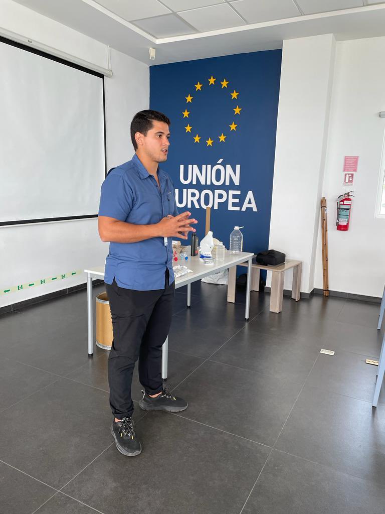 josusot09's tweet photo. Education is a never ending process! Today had the honor to teach about the correct way to separate recyclables here in the Dominican Republic with @reciclamerd and @UnionEuropeaRD https://t.co/HPLqypklWr