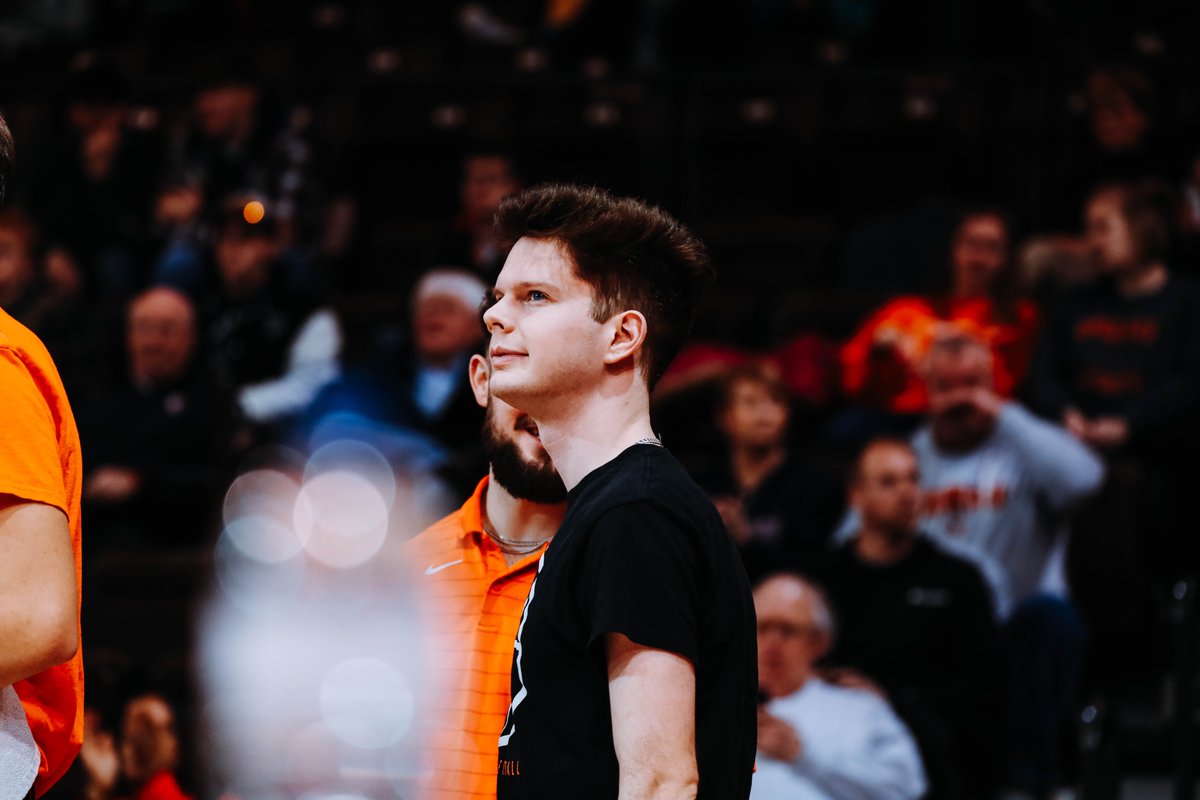 𝙎𝙚𝙣𝙞𝙤𝙧 𝙉𝙞𝙜𝙝𝙩: 𝙈𝙖𝙣𝙖𝙜𝙚𝙧𝙨

🏀Dillon MacRitchie
🏀Joey Lagnese
🏀Nick Folino
🏀Justin Matcham
🏀Dave Hall

#AyZiggy || <a href="/BGSUManagers/">BGSU MBB Managers</a>