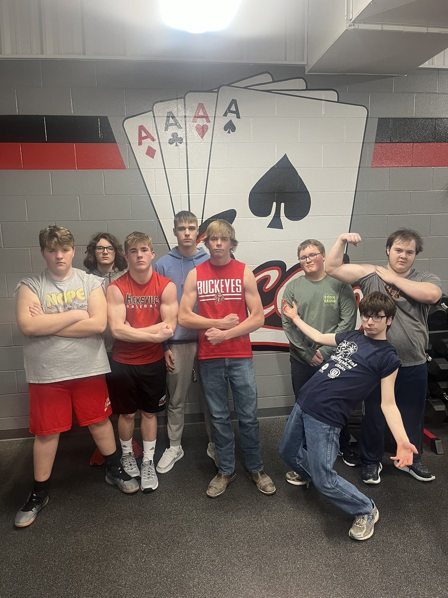 Coach_Smith82's tweet photo. This weeks 10 rep Bench https://t.co/Yrj5GbioC9