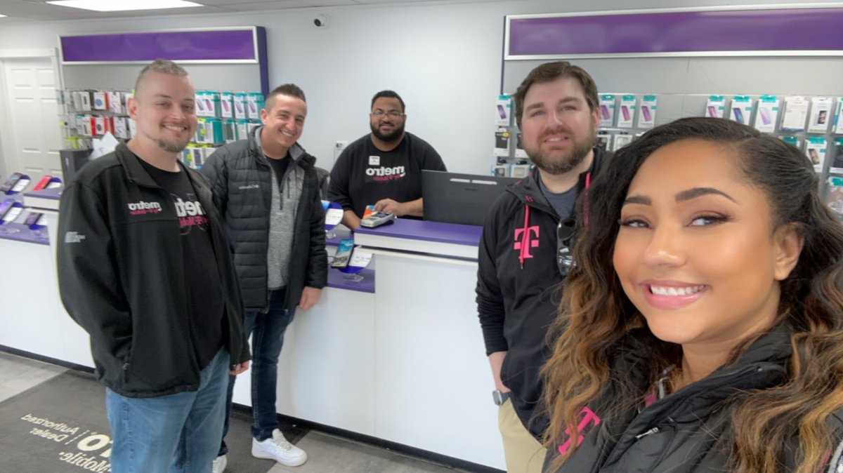 #313Grit and #Gr8LakesGrit coming together to hit some of our Lansing doors on this beautiful ☀️ FriYAY!!! <a href="/b_barkoff/">B. Barkoff</a> <a href="/WinstonAwadzi/">Winston Awadzi</a> <a href="/MetroDuane/">Duane Riley</a> <a href="/BenKeelor/">Ben Keelor</a> #teamworkmakesthedreamwork #OneTeamOneDream