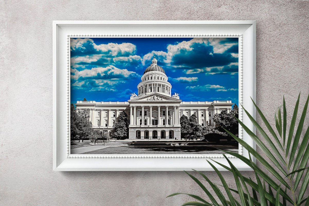 California State Capitol in Sacramento, in black and white, with the blue sky isolated - wall art print poster 💙💛

etsy.me/3KErt8n

👉 #buyart #buyintoart #AYearForArt #california #wallart #artprint #poster #Sacramento #statecapitol #californiacapitol #capitolbuilding