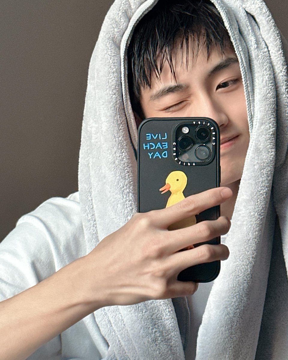 HE IS SO CUTE PLS😭😭 #WINWIN #WayV