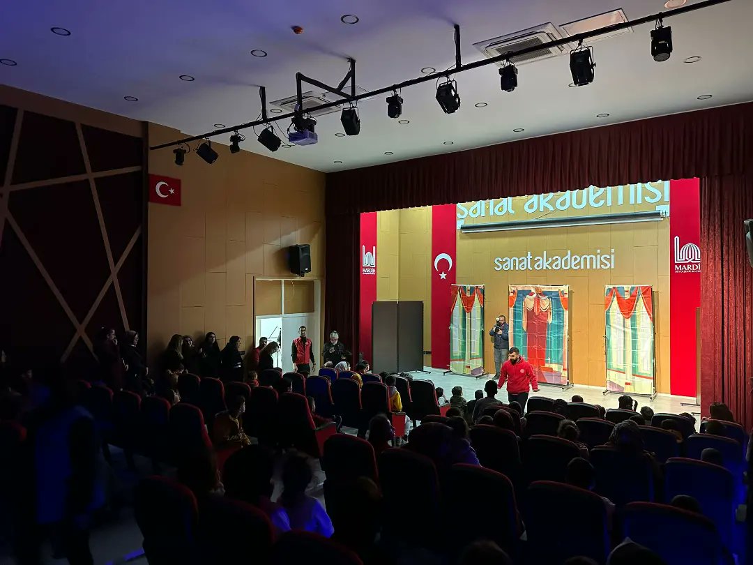 📌Mardin Gençlik Merkezi

GSB Yurtlarımızda kalan kardeşlerimiz,  <a href="/MardinBuyukshr/">Mardin Büyükşehir Belediyesi</a> desteğiyle düzenlenen tiyatro etkinliğinde buluştu.👍🏻
Moralimiz yüksek, umudumuz daim olsun 🙏

<a href="/kasapoglu/">Dr. Mehmet Kasapoğlu</a> <a href="/gencliksporbak/">Gençlik ve Spor Bakanlığı 🇹🇷</a>
<a href="/mahmutdemirttas/">Mahmut Demirtaş</a> <a href="/Suzenmurat81/">Murat Süzen</a> <a href="/BeytullahBirlik/">Beytullah Birlik</a> <a href="/GSB_Mardin/">Mardin Gençlik ve Spor İl Müdürlüğü</a>