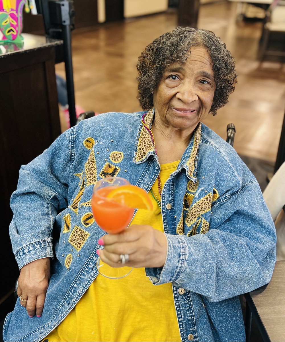 TrilogyLiving's tweet photo. Happy Mardi Gras and Happy Friday! We had a great time celebrating the spirit of New Orleans with our residents and families. Whether they're serving up delicious food or specialty cocktails, our four-star chefs outdo themselves every time! How did you celebrate this year? https://t.co/PU6BekAYvP