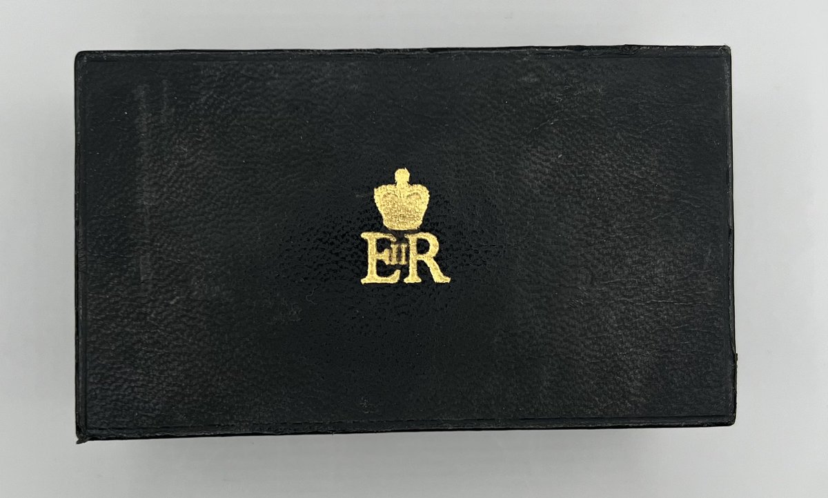 HansonsJewels's tweet photo. What’s in the box? #jewelleryicon #royallinks https://t.co/Bj2ewYXWTj