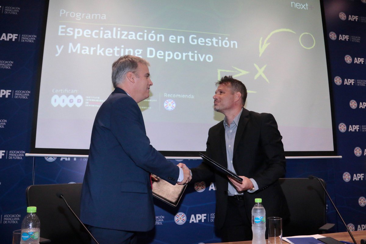 APFOficial's tweet photo. Profesionalización y capacitación en el deporte ⚽🤝

Se firmó un convenio entre la Asociación Paraguaya de Fútbol con el Instituto Internacional de Gestión Deportiva (@iigdpy).

Los detalles en la nota: https://t.co/LY7yoCI39K https://t.co/53gi8RNCE2