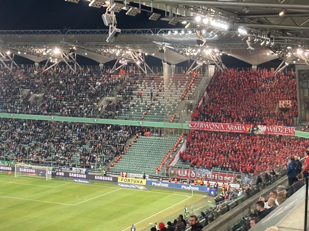 SochaKamil's tweet photo. Prawdziwy klasyk! :) Na takich meczach się wychowałem. Będzie widowisko!!! https://t.co/OxXNTHIX0B