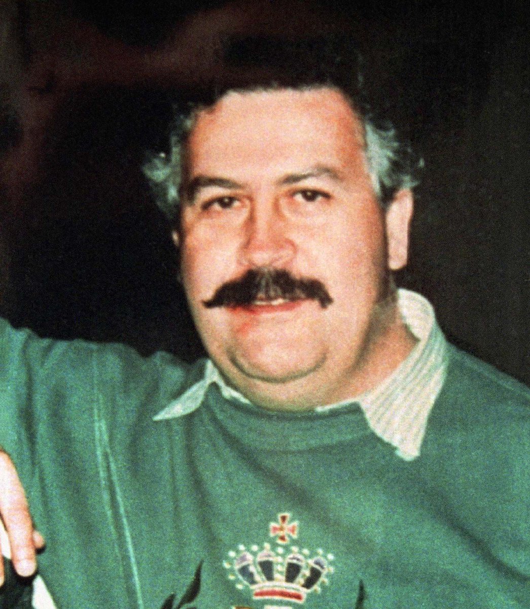nocontextorochi's tweet photo. Ligando Orochi e Pablo Escobar com apenas 7 encontros https://t.co/MGoR5EDQa1