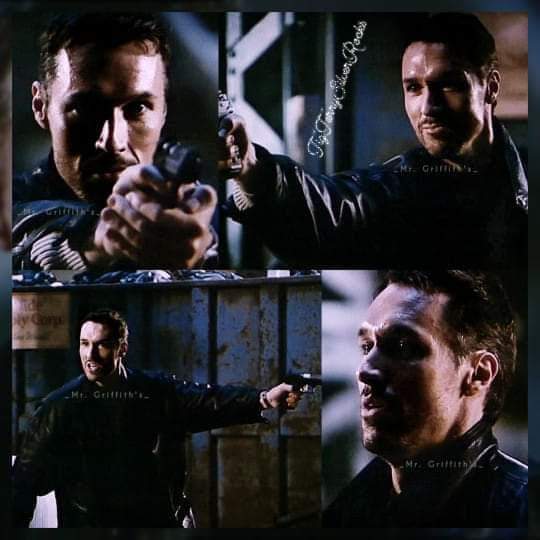 Silversmeasures's tweet photo. All he wanted was his job back #maxparish, and for #dianenorwood to find him attractive. 😉 31 million almost turned his head...almost 😄. And it doesn't bare thinking about him using that toilet, after she switched his tablet 😄.#flashback90s funniest movie around #hollowpoint https://t.co/xkDq1jCfHt
