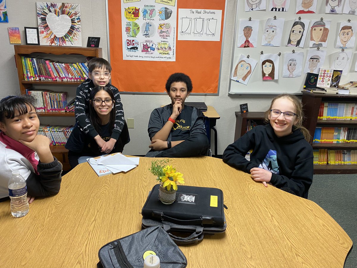 MissKilgore_'s tweet photo. Such a fun day watching some pretty amazing 8th graders become teachers for the day! So proud of the hard work that went into this!🦫💛 https://t.co/8dIEtqLZYo