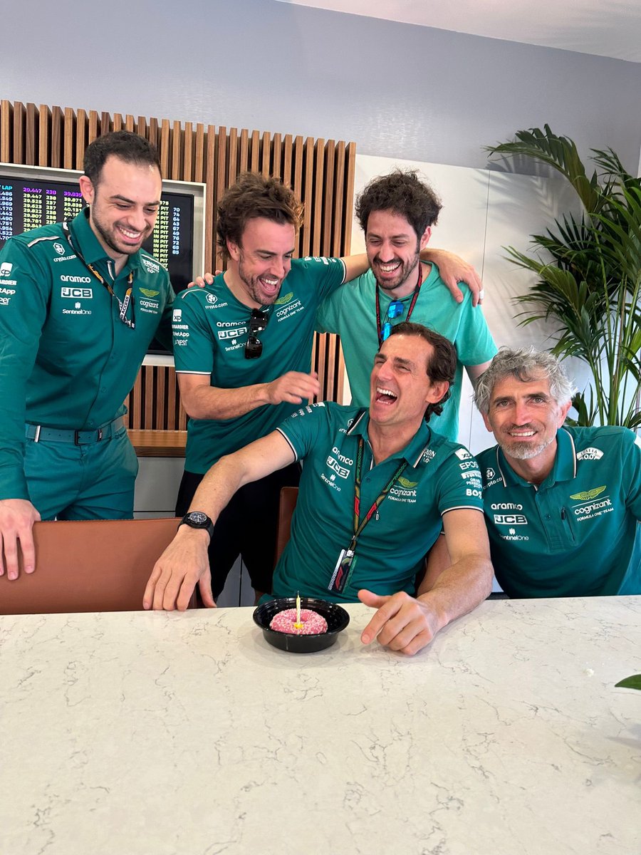 BeerLifeStyle's tweet photo. Es todo un orgullo compartir el día de tu cumpleaños @PedrodelaRosa1 con el cumpleaños de mi hija. Muchos hablan de @alo_oficial y de @Carlossainz55, pero sinceramente a ti es quien te deseo que disfrutes de la vuelta al ruedo!!! https://t.co/4NnEOaQzUh
