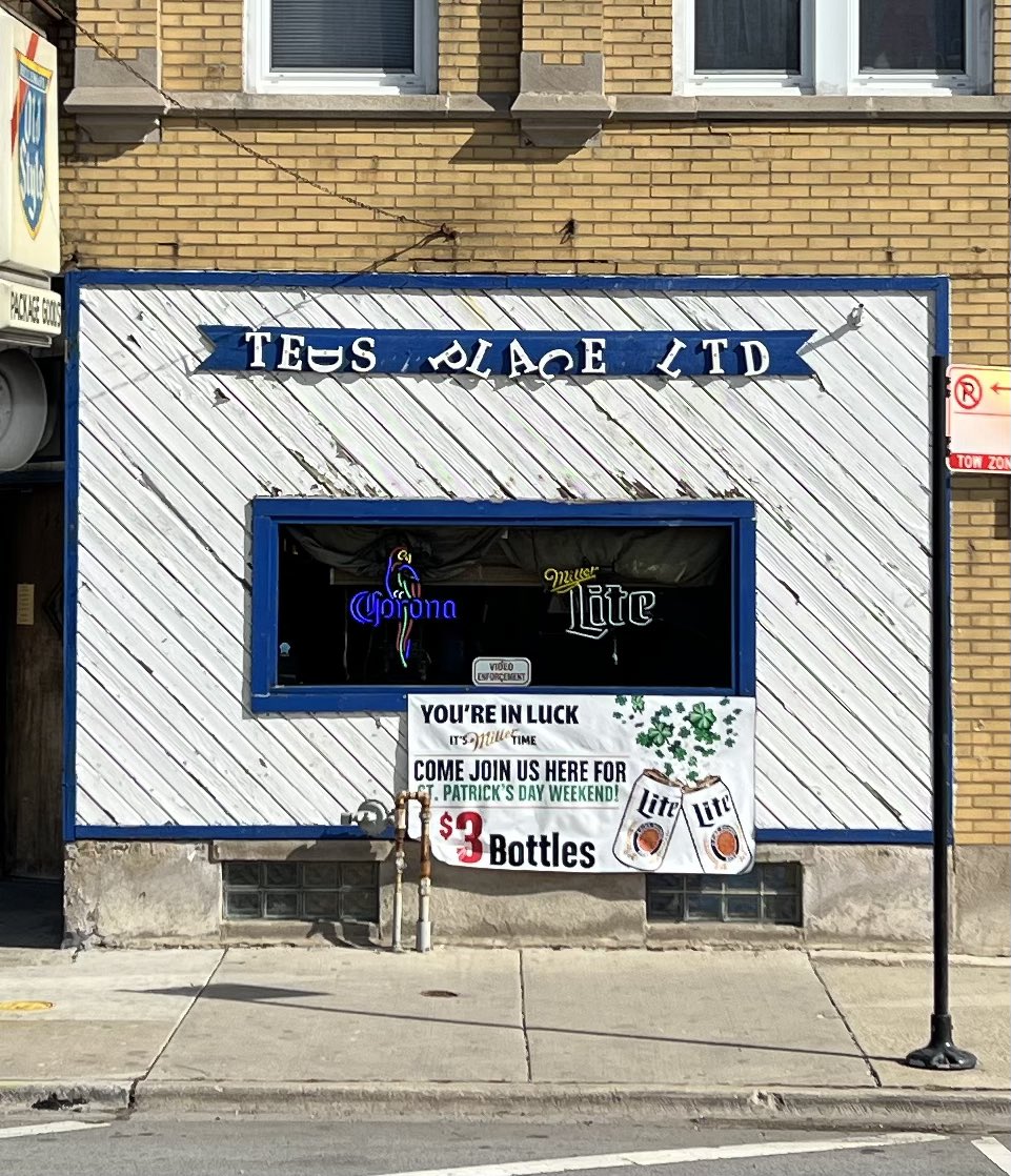 HarebrainedInc's tweet photo. The bar around the corner from the office. No notes. 10/10 https://t.co/7Adiz3VJPH