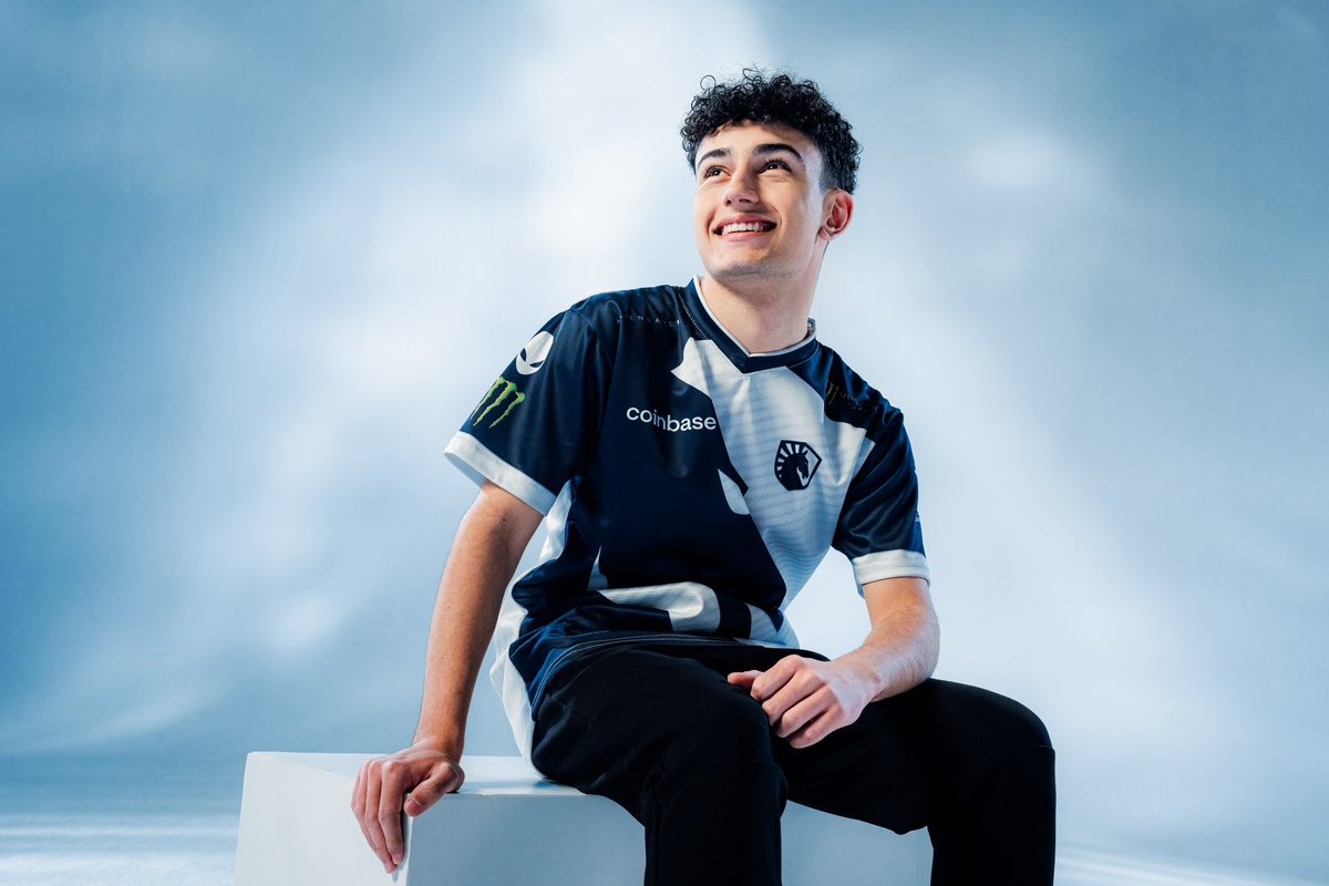 LIQUID | dom tweet media