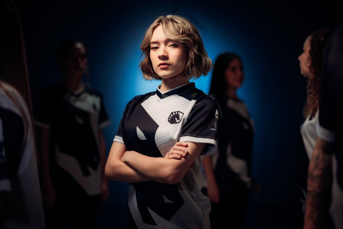 LIQUID | dom tweet media