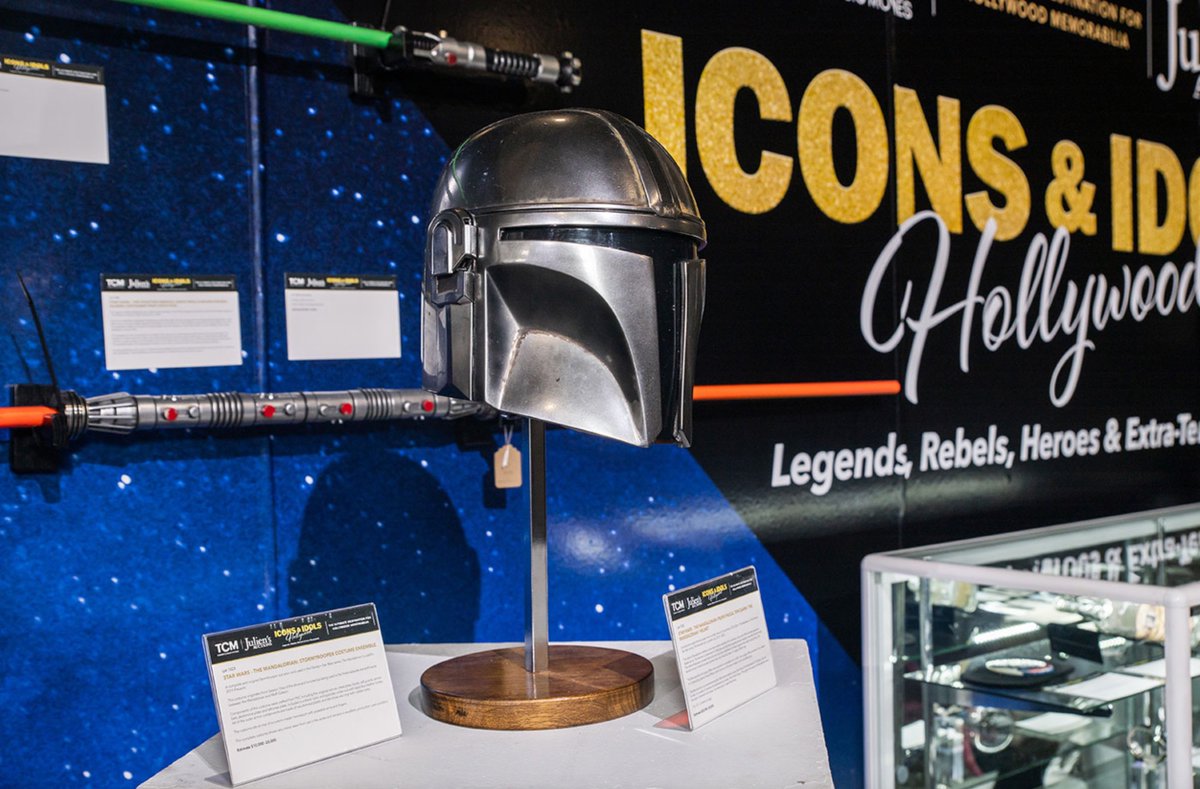 JuliensAuctions's tweet image. 🎬 Take a behind-the-scenes peek into movie magic with our 2022 Icons &amp;amp; Idols: Hollywood exhibition. This extraordinary auction showcased some of the most iconic movie props and costumes of all time, from classic films that have left an indelible mark on popular culture.