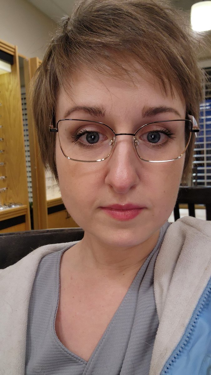 Do we like the clear frames better? A bunch of people said the gold ones made me look old 😅😩