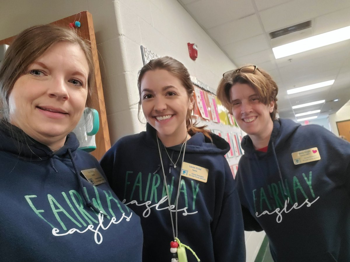whiteamy5's tweet photo. Twinning...or rather tripletting??? 🤣
Apparently "great minds think alike" in 5th grade today.  🦅 https://t.co/rgxPtBrB1a