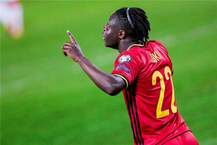 بالمناسبة افكر فيه والله تابعت مباراته امس خيالي بسرعته ومهارته وصنع هدف 
دوكو خيار ممتاز جدًا وصغير بالعمر ٢٠ سنه
بلجيكي مع نادي رينز الفرنسي 
بالدوري مالعب الا ٣ مباريات اساسي
وباليوروبا لعب ٢ من اصل ٤ صنع هدفين وماسجل ولاهدف
قيمته 16,7m
الولد واضح له مستقبل وعنده مميزات جميلة