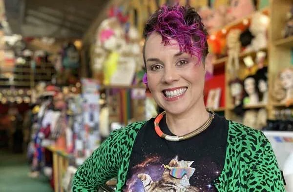 Artist Jenny DeYoung once stayed up for 48 hours straight to make a caterpillar costume for her bookkeeper. 

buff.ly/3YTr46t