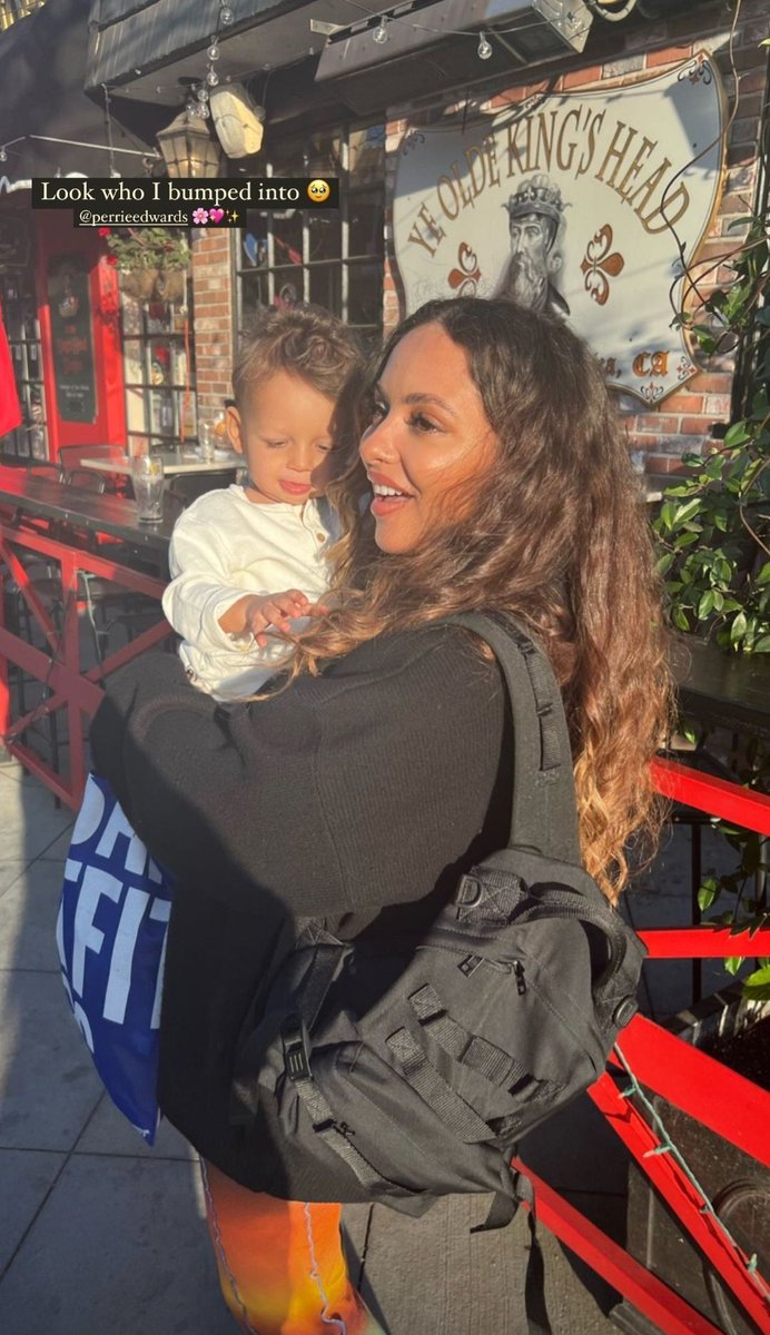 ArgJadeUpdates's tweet photo. Jade via Instagram Story:

"Miren a quien me encontré"

"Ama tirar de mi cabello"

@jadethirlwall https://t.co/XWQ3nnQqqW