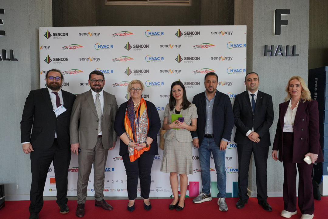 TC_DakarBE's tweet photo. L'Ambassadrice @NurSagman a visité les stands tenus par les sociétés turques opérant dans les secteurs de construction, des énergies renouvelables, de l'automobile et de la climatisation&amp;ventilation lors des salons SENCON, SENERGY, SENAUTO et HVAC-R organisés par @HageTradeFair. https://t.co/lIA4v8oZ7g
