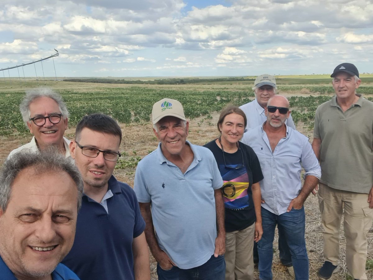 willybernaudo's tweet photo. Recorriendo riego, puertos, y producciones diversas en Norte de ER Sur de Crrtes.
Gracias Mariano Winograd por la organización y a todos los que nos recibieron en sus empresas.
Se viene en cambio para poner en marcha todo el potencial productivo de Entre Ríos ! https://t.co/gqvuyF0C6a