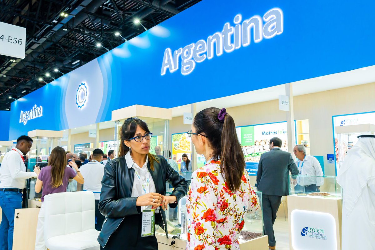 GuilleMerediz's tweet photo. Récord de empresas argentinas en la feria de Dubai 🇦🇷🇦🇪
Más de 100 exportadoras de alimentos y bebidas de nuestro país participan de #Gulfood2023, una de las ferias de mayor relevancia global para el sector que reúne a empresas y especialistas  de todo el mundo. https://t.co/BnnE0me8oN