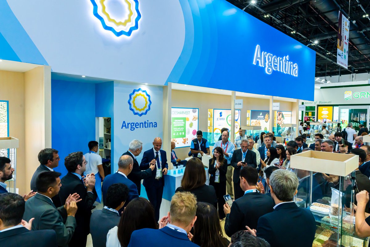 Récord de empresas argentinas en la feria de Dubai 🇦🇷🇦🇪
Más de 100 exportadoras de alimentos y bebidas de nuestro país participan de #Gulfood2023, una de las ferias de mayor relevancia global para el sector que reúne a empresas y especialistas  de todo el mundo.