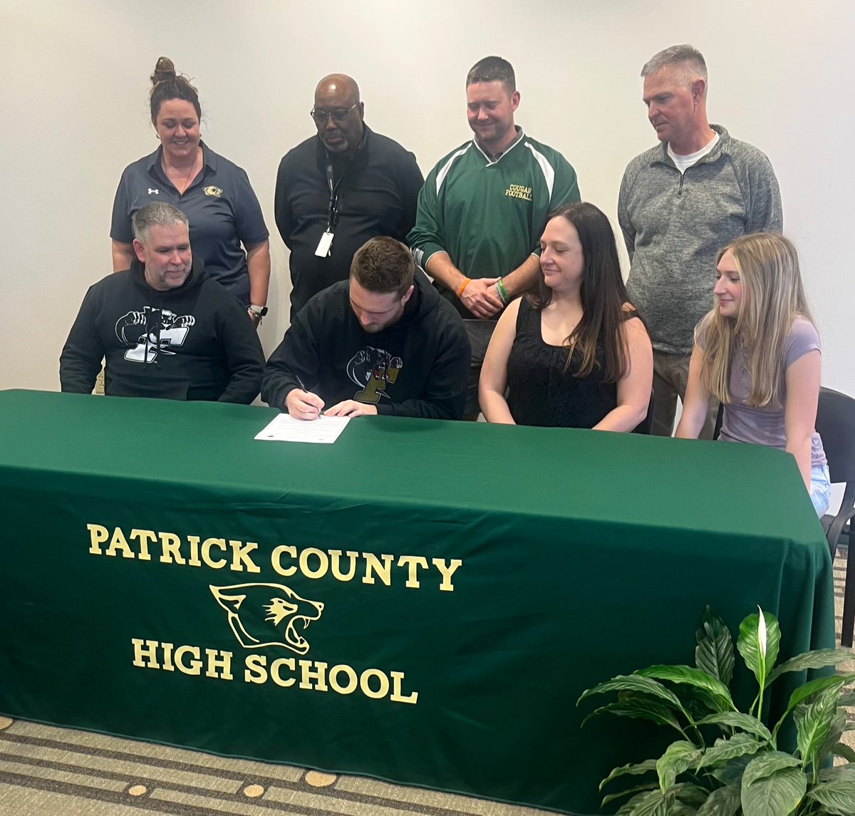 BulletinSport's tweet photo. Patrick County High School senior Peyton Cambron committed this afternoon to continue his football career at Ferrum College in the fall. https://t.co/aAcd87lcUc