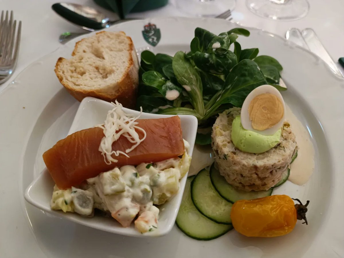 lacknere's tweet photo. Abendveranstaltungen in der Aula der Alten Universität sind immer fein. Ganz ehrlich. Das Ambiente, die Küche, die Stimmung. Heute beim #Hispanistentag hat alles gepasst.
#networking #neueideen #neuefreunde❤️ https://t.co/OXkmfRVsrq
