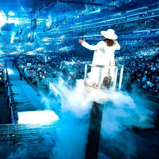 2000's WWE on Twitter "Epic Shawn Michaels entrance at WrestleMania 25!"