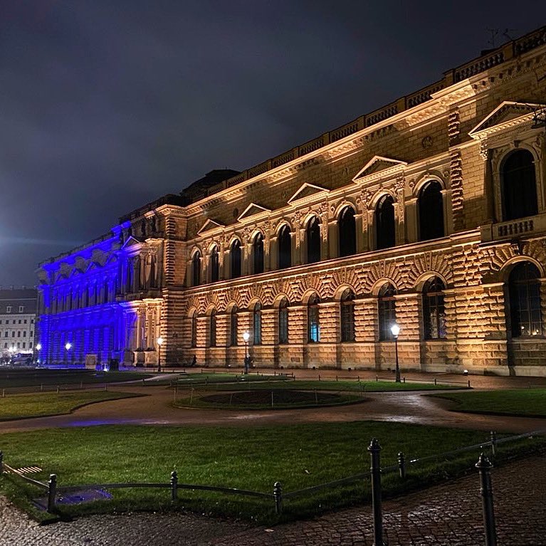 Dresdner Zwinger leuchtet für die Ukraine 🇺🇦🕊️🫶

#DD2402 #Dresden