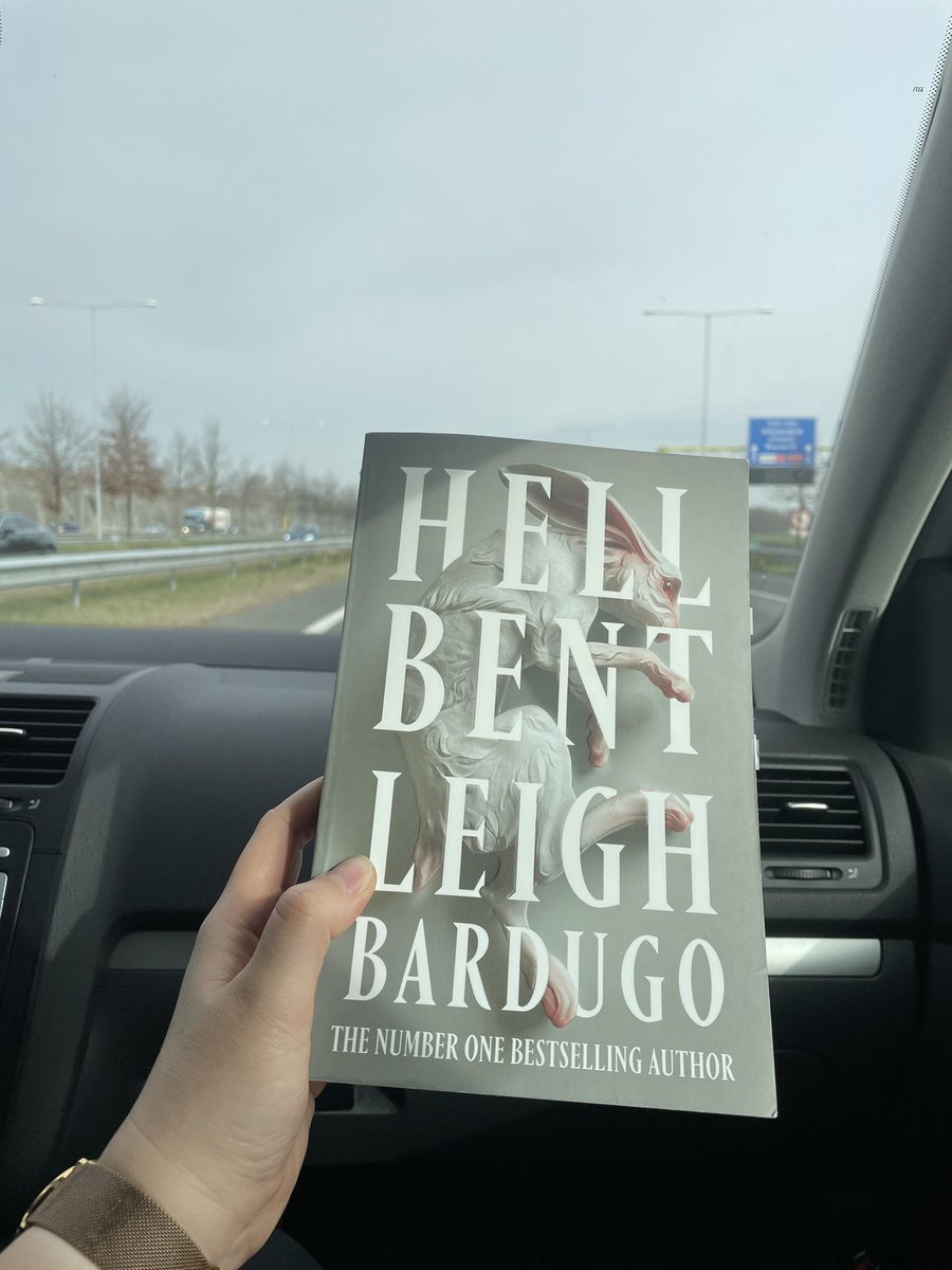 katebuysbooks's tweet photo. thank you @LBardugo for delivering this amazing book 🤓😍 cannot wait for the next one ❤️ #alexstern https://t.co/SO9Iwmnh3k